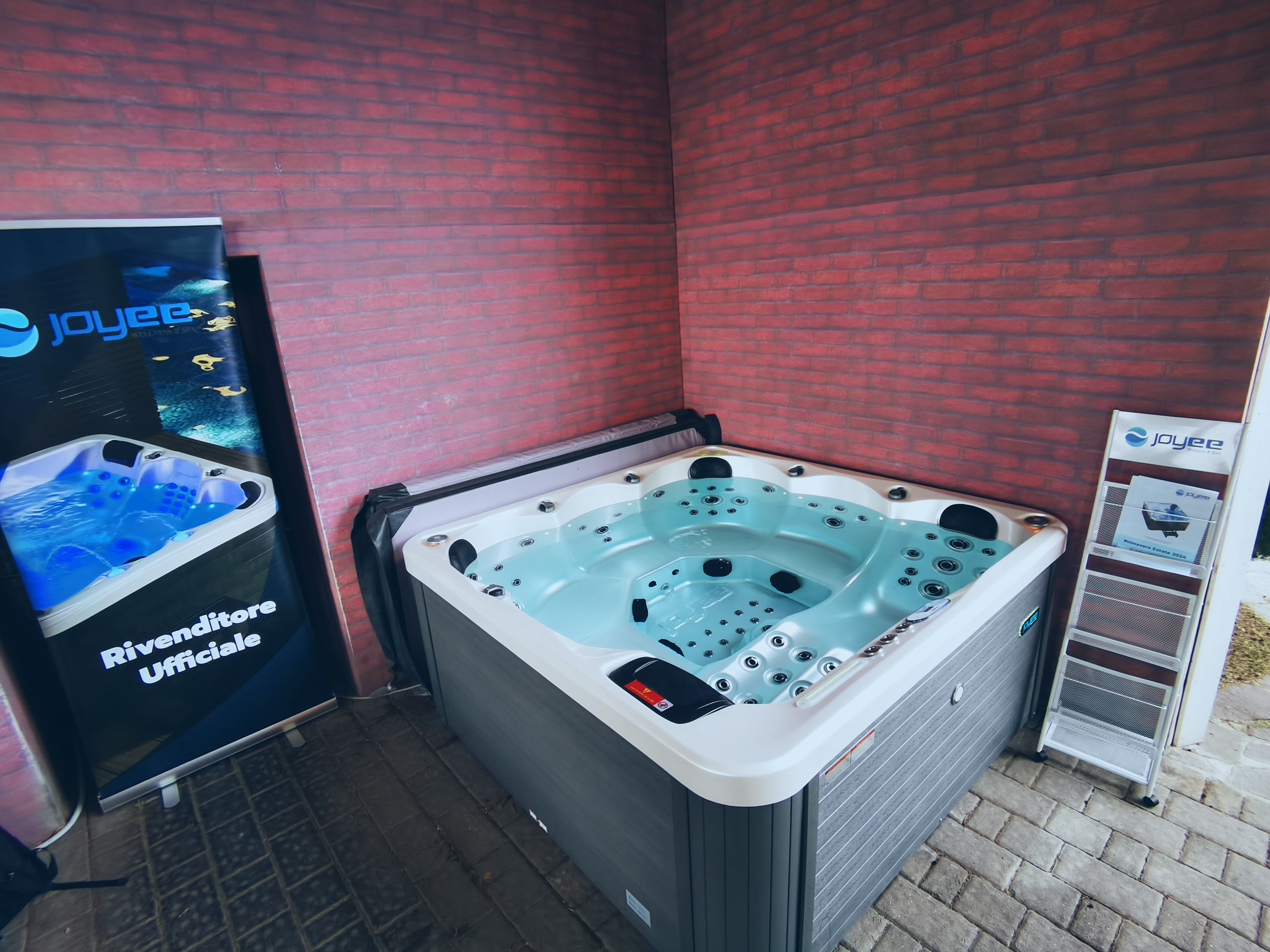 Onze vertrouwde Italiaanse distributeur: uitbreiding van de openluchtspa -toegang van retail naar hotels L Joyee